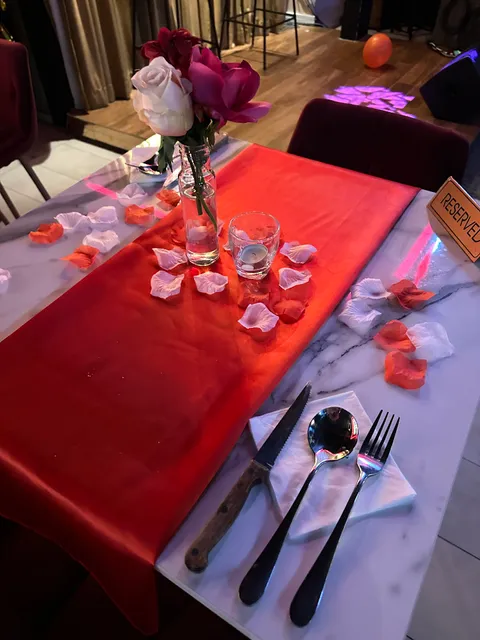 M Lounge Restaurant & Bar