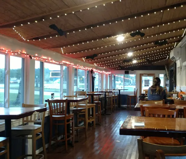 Harpoon Larry's Fish House & Oyster Bar