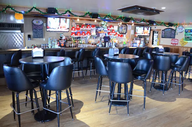 Carlee's Bar & Grill