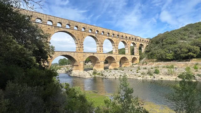 Esplanade rive droite - Le Gardon