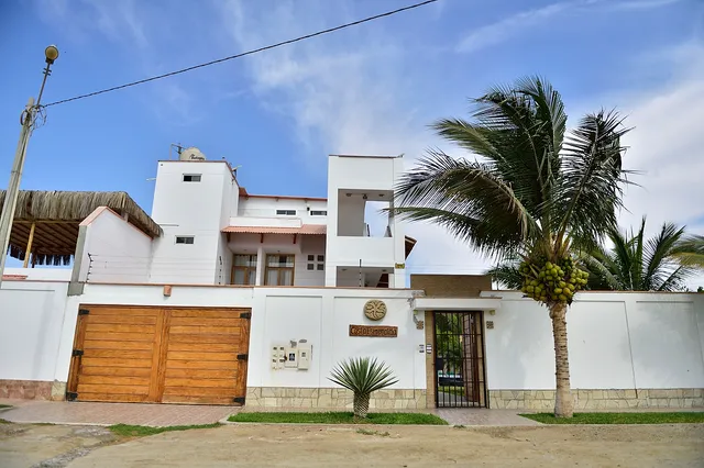 COSTA ESMERALDA INN SUITES & LODGE