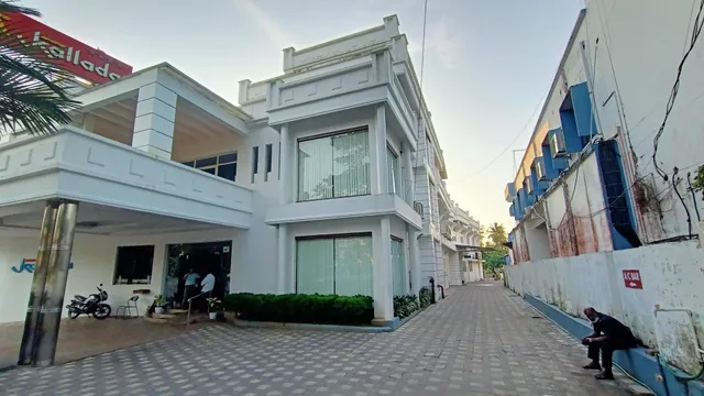 Kallada Holiday Inn