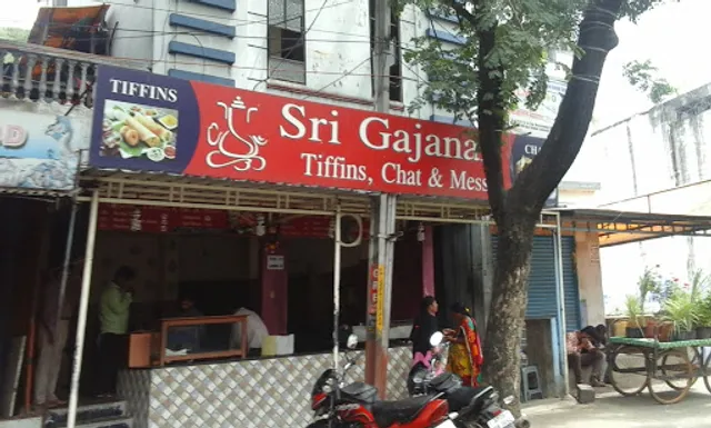 Sri Gajanan Tiffin & Chat Center