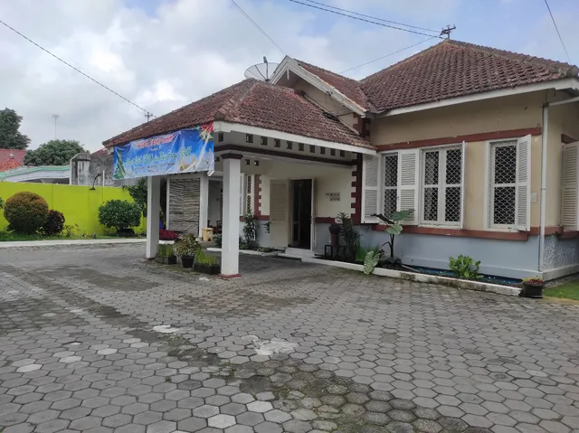 RedDoorz near Universitas Kristen Satya Wacana