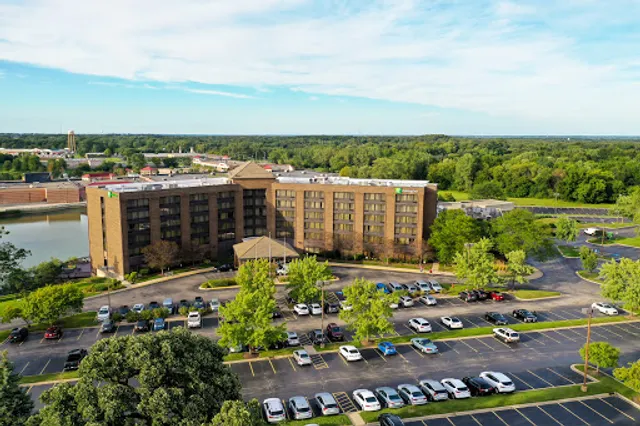 Three Oaks Lodge Restaurant & Lounge