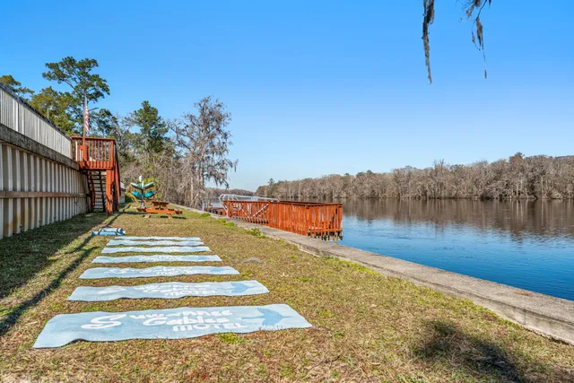 Suwannee Gables Motel & Marina
