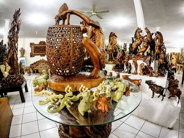 Mammoth Art Gallery And Wood Carving