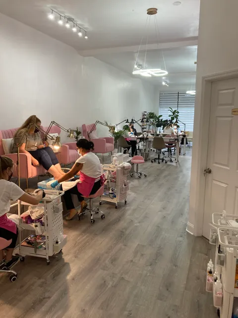 Luxy Nails & Beauty Winter Park FL