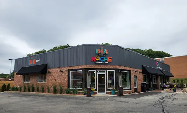 Noche Restaurant & Bar