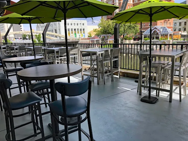 Smee's Alaskan Fish Bar & Market Place