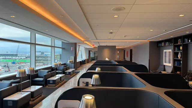 United Polaris Lounge