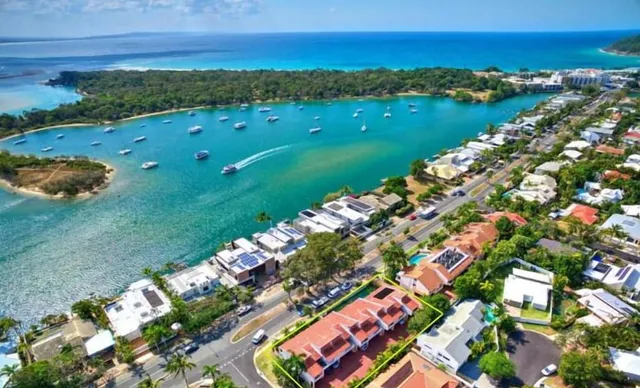 Noosa Parade Holiday Inn