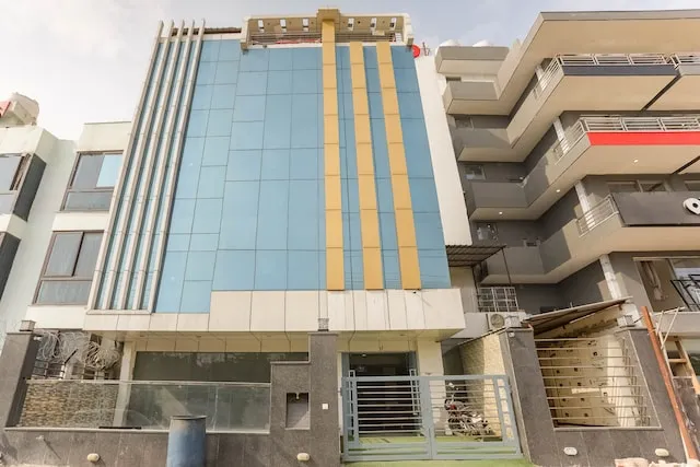 Collection O Comfort Residency Near Medanta Hospital Near Omaxe Celebration Mall