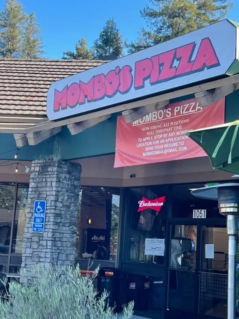 Mombo's Pizza
