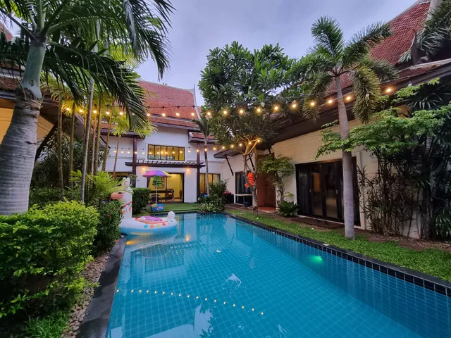 Asian Summer Pool Villa Pattaya