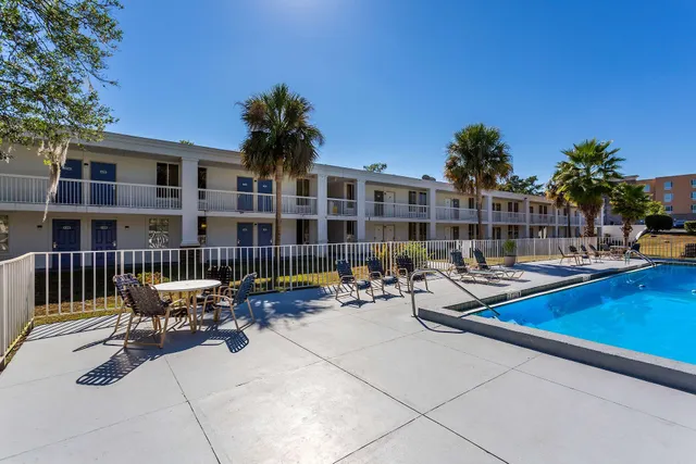 Motel 6 Gainesville, FL