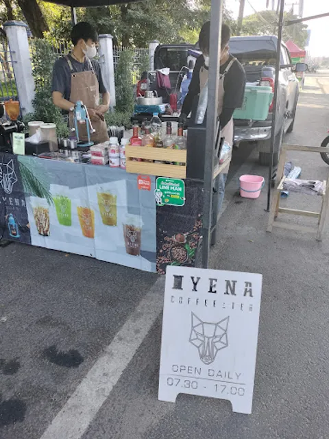 Hyena robot coffee หน้าวิทยาลัยเกษตร