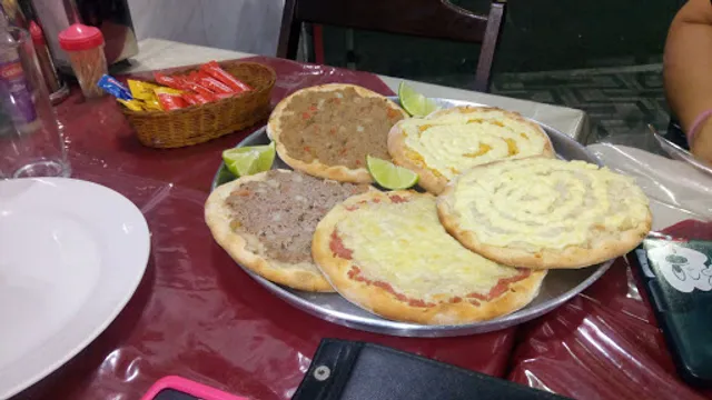 Big Esfiha Gigante e Pizzaria