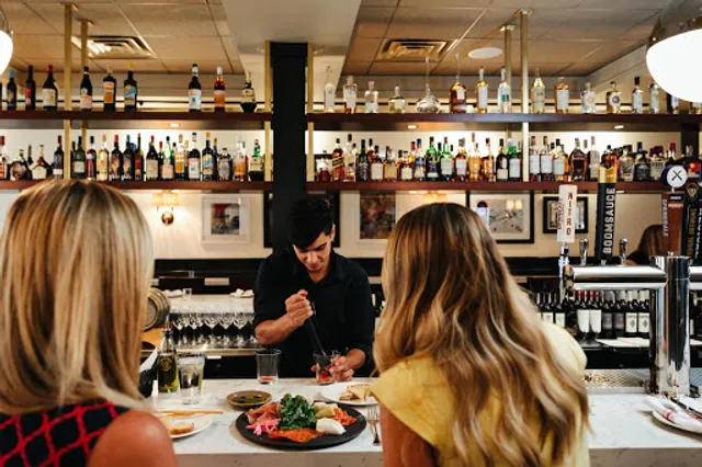 Papa Razzi Wellesley