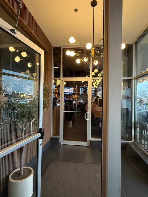 Rubinos Sports & Bar