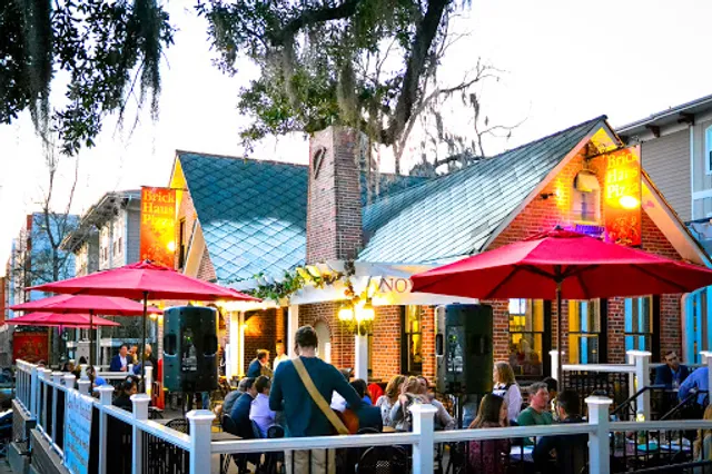 Brick House Restaurant & Bar