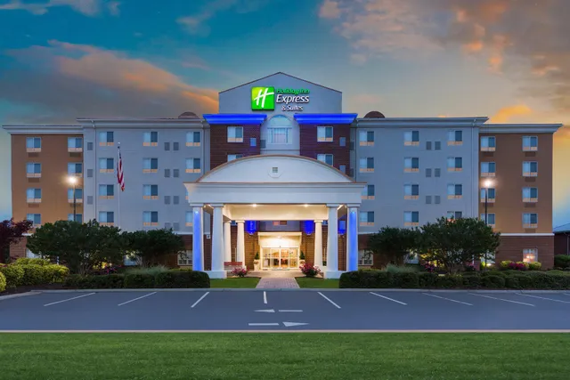 Holiday Inn Express & Suites Petersburg - Fort Lee by IHG