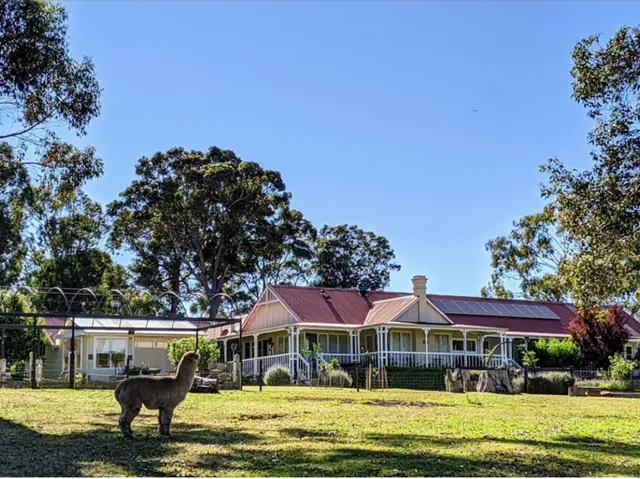 Karri House. Eat - Stay - Love