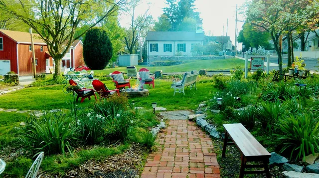 Maple Leaf Cottage Inn