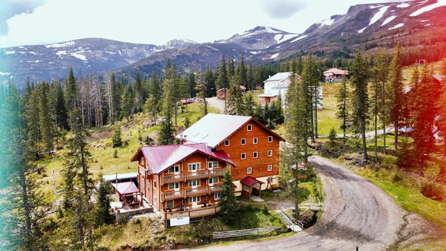 Готель Alpin Eco Chalet & Wellness