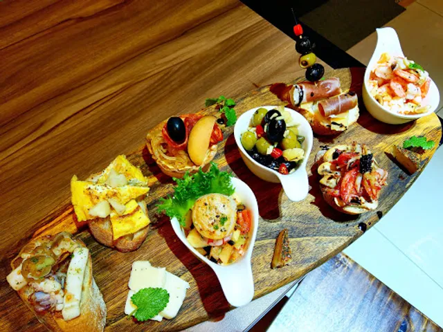 Olé Christie, Tapas & Wine