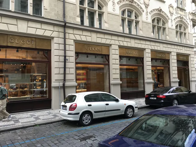Gucci - Prague Parizska