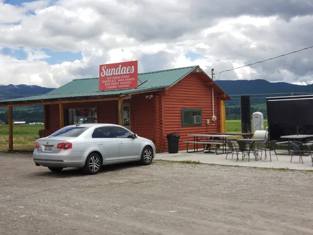 Sundaes Eats & Treats