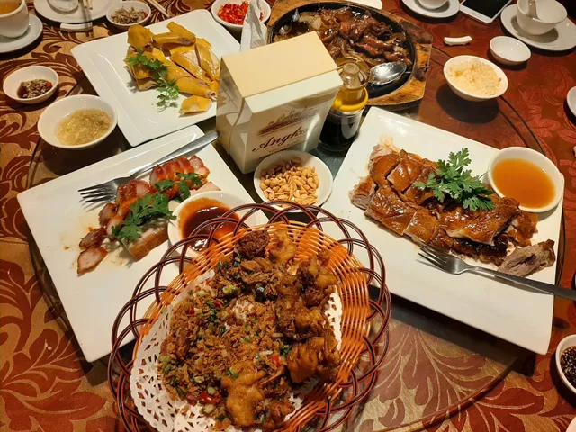 Porkei Seafood Restaurant Cambodia (ភោជនីយដ្ឋាន​ ប៉ោកី)