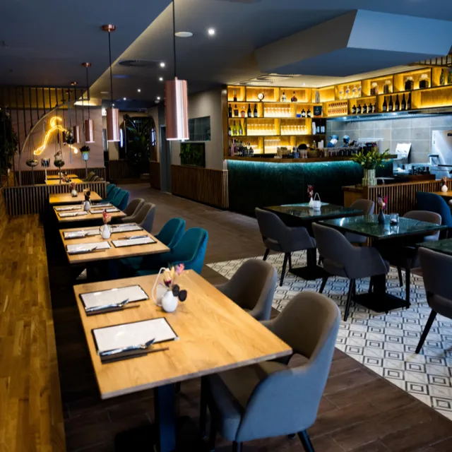 1900 Restaurant Asian Fusion Sushi & Grill