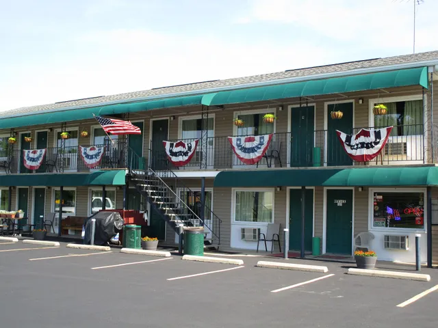 K-River Motel & Campground