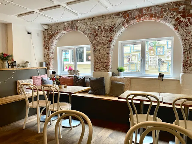 Vintage Birdcage Cakery