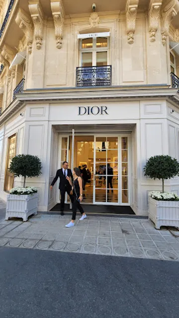 DIOR Paris 30 Montaigne