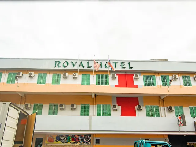 OYO 89408 Royal Hotel