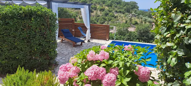 Apartment Rustic Mariva and Mariva