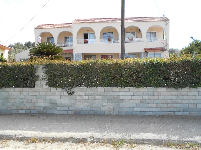 Dimitris studios & apartments