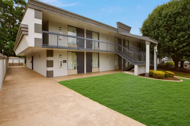 CLARION POINTE MORROW