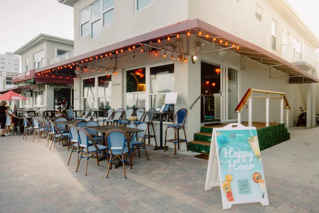 OCEAN GRILL & BAR by HOLLYWOOD BEACH