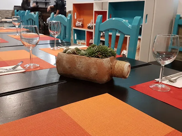 NIÑA BONITA CANTINA