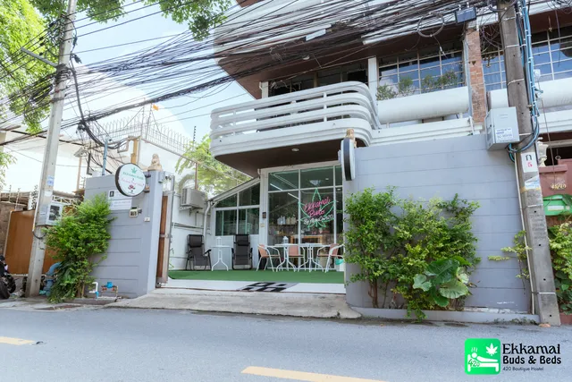 Ekkamai Buds & Beds - 420 Hostel