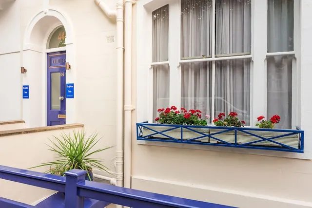 Dolphin Inn - The Lodge