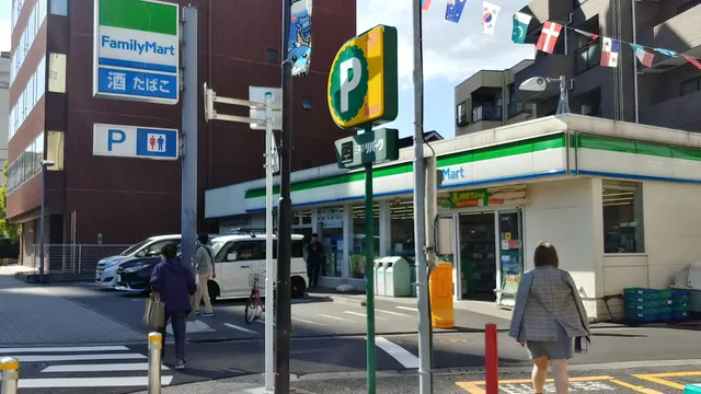 FamilyMart