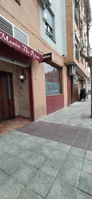 Mesón The River