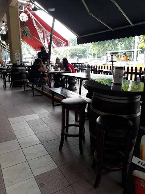 Barrels British–Indian Bistro, Balmoral Plaza