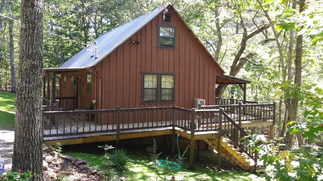 The Ole Bear Rustic Mountain Cabin