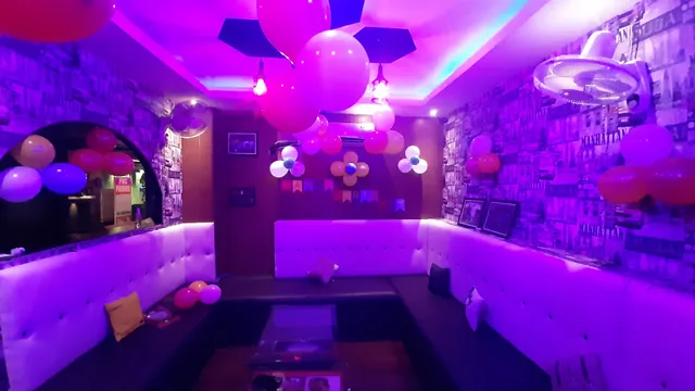 Zero gravity sports cafe